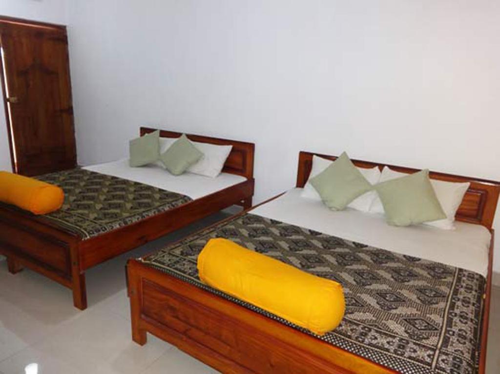 טרינקומאלה Dutch Bay Beach Cottages חדר תמונה
