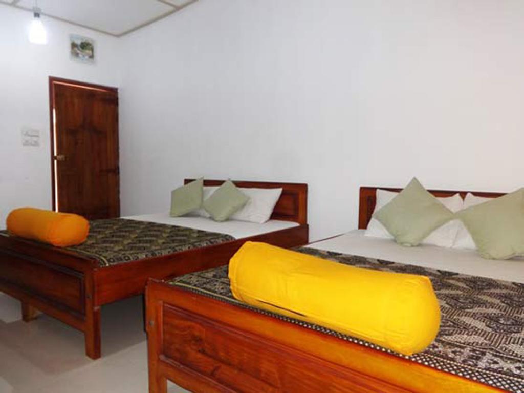 טרינקומאלה Dutch Bay Beach Cottages חדר תמונה