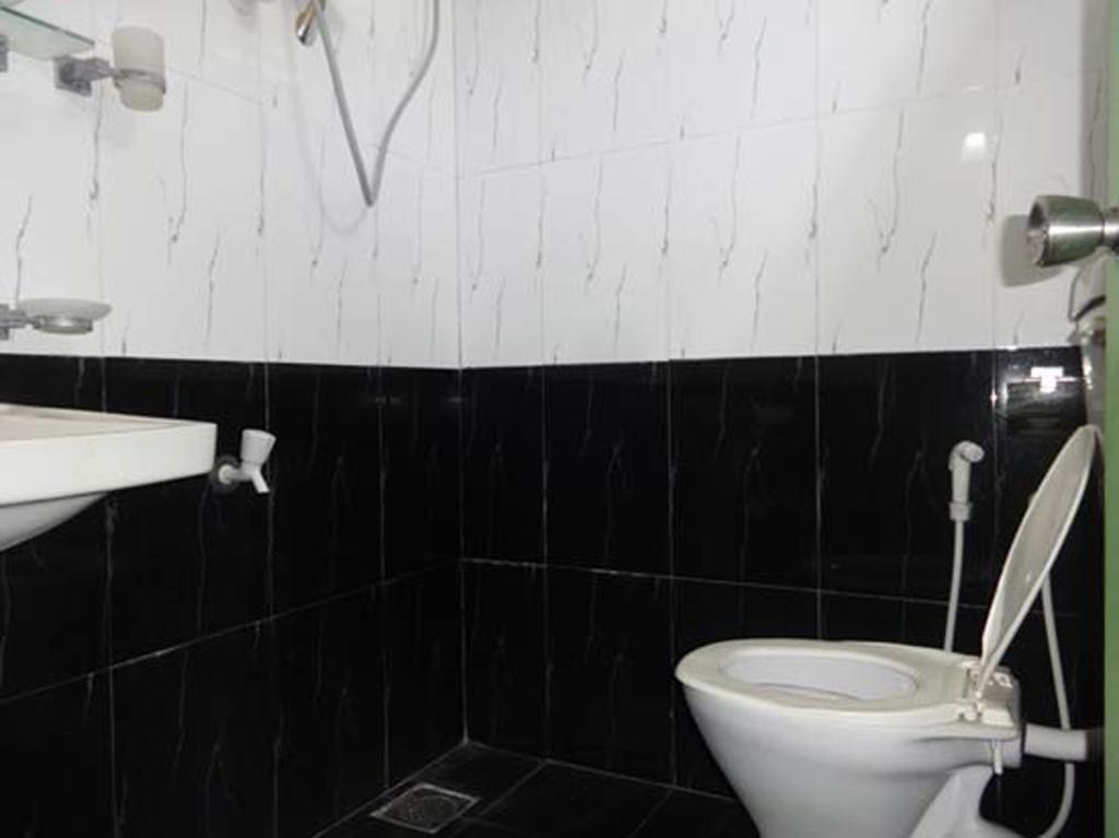 טרינקומאלה Dutch Bay Beach Cottages חדר תמונה