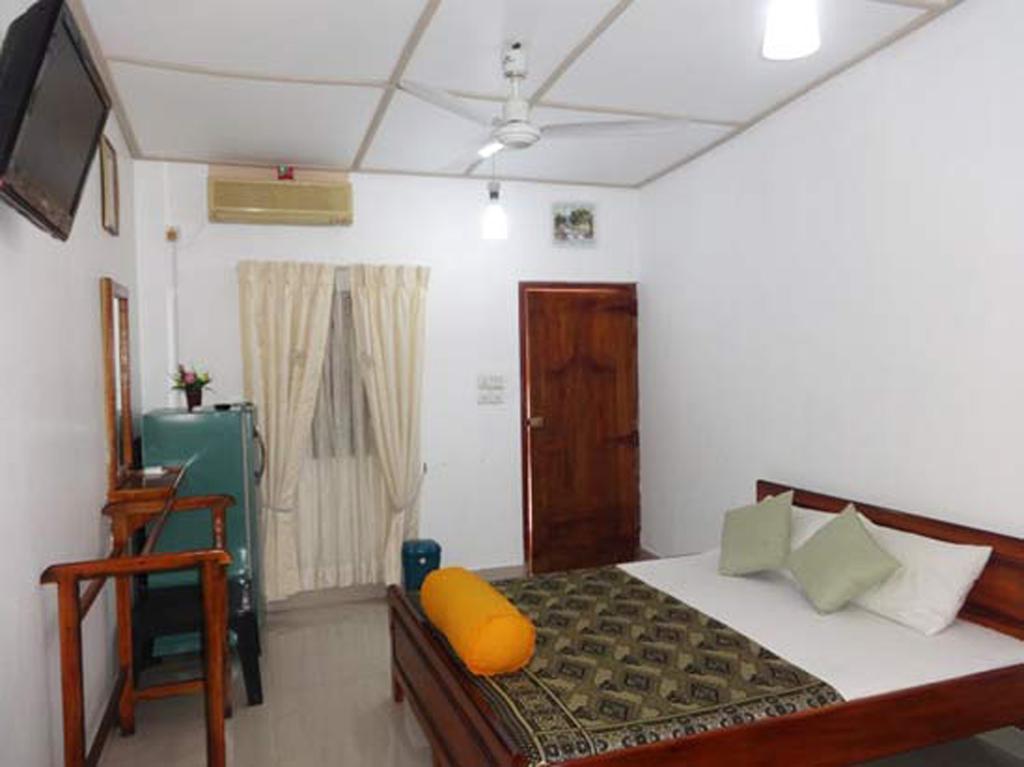 טרינקומאלה Dutch Bay Beach Cottages חדר תמונה