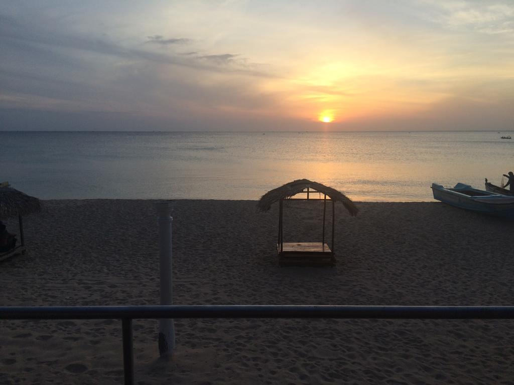 טרינקומאלה Dutch Bay Beach Cottages מראה חיצוני תמונה